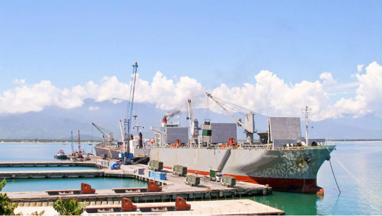 Quản chặt việc thu gom chất thải từ tàu tại cảng biển Thừa Thiên Huế.
