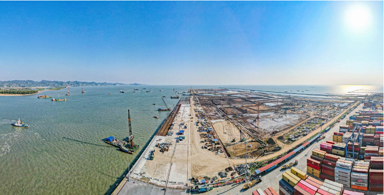 Đến năm 2027, có 8 bến cảng container tại Lạch Huyện . 