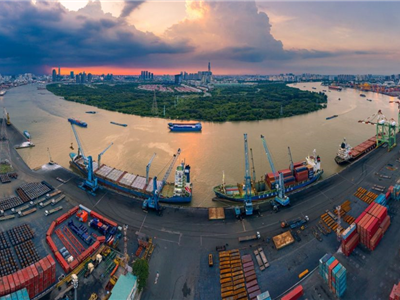 Đề xuất tăng 10% giá bốc dỡ container cảng biển !