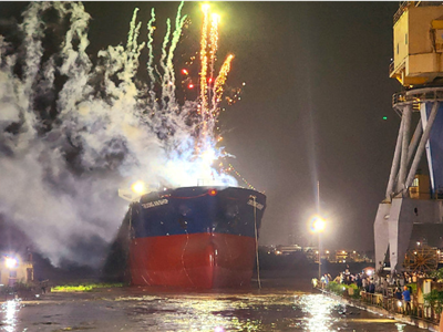 Công ty đóng tàu Bạch Đằng hạ thủy tàu hàng 17.500DWT khai thác viễn dương . 